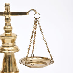 Balance de laboratoire dorée de style antique | Décoration de bibliothèque et de bureau