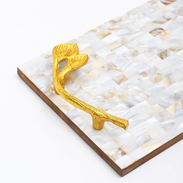 Plateau en résine Nacre avec poignées en feuilles d'or | Décoration de Luxe