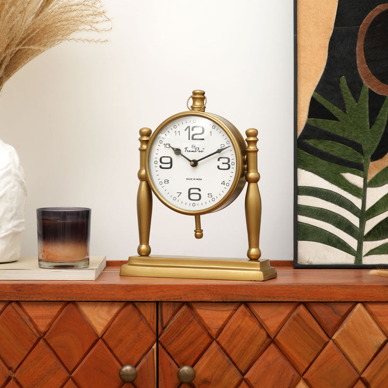 Horloge de bureau à cadre pilier antique avec finition vintage classique