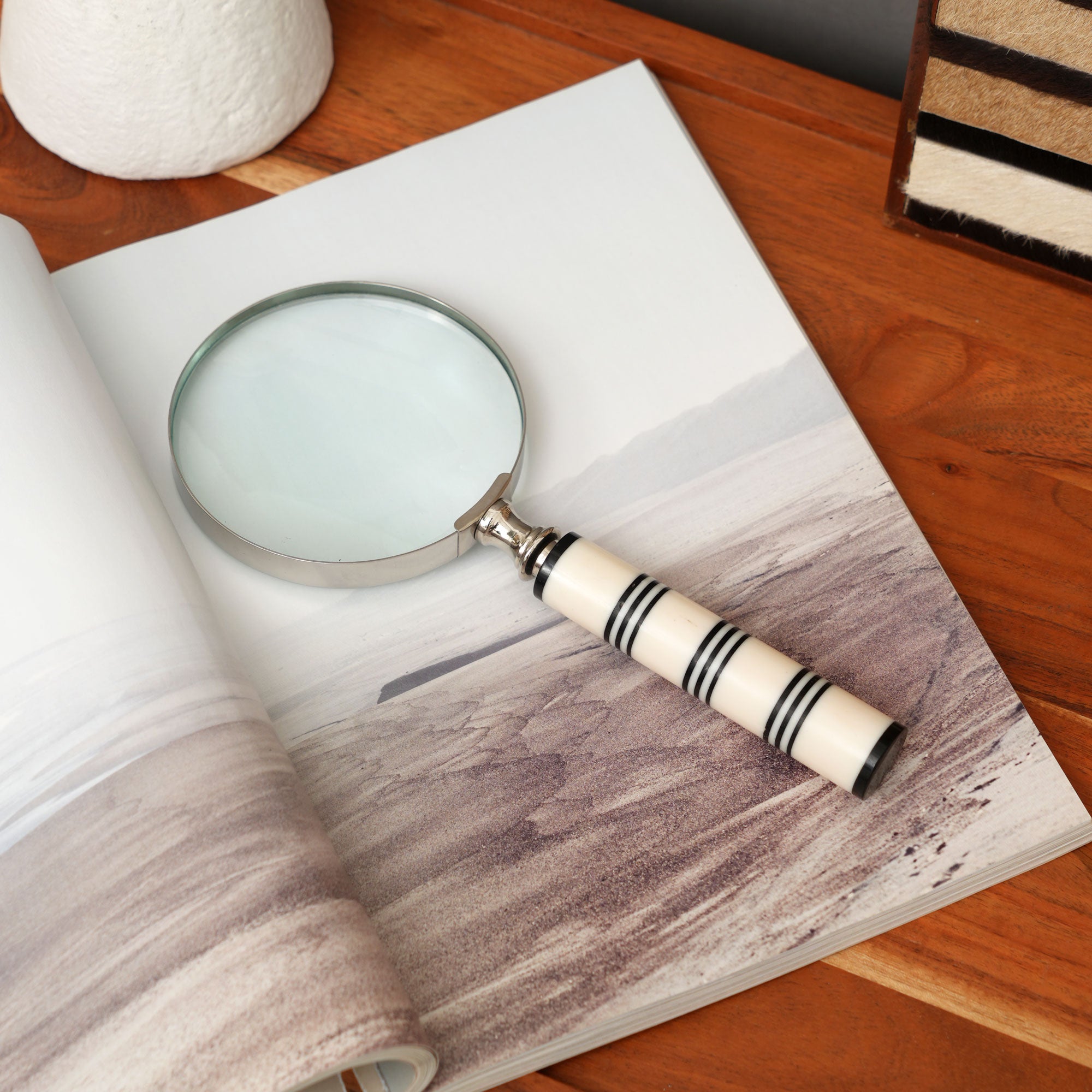 Elegante Crème & Zwart Vergrootglas met Handvat van Resin | Zwart
