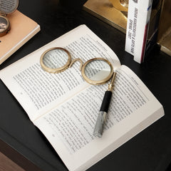 Loupe binoculaire de style antique avec finition dorée