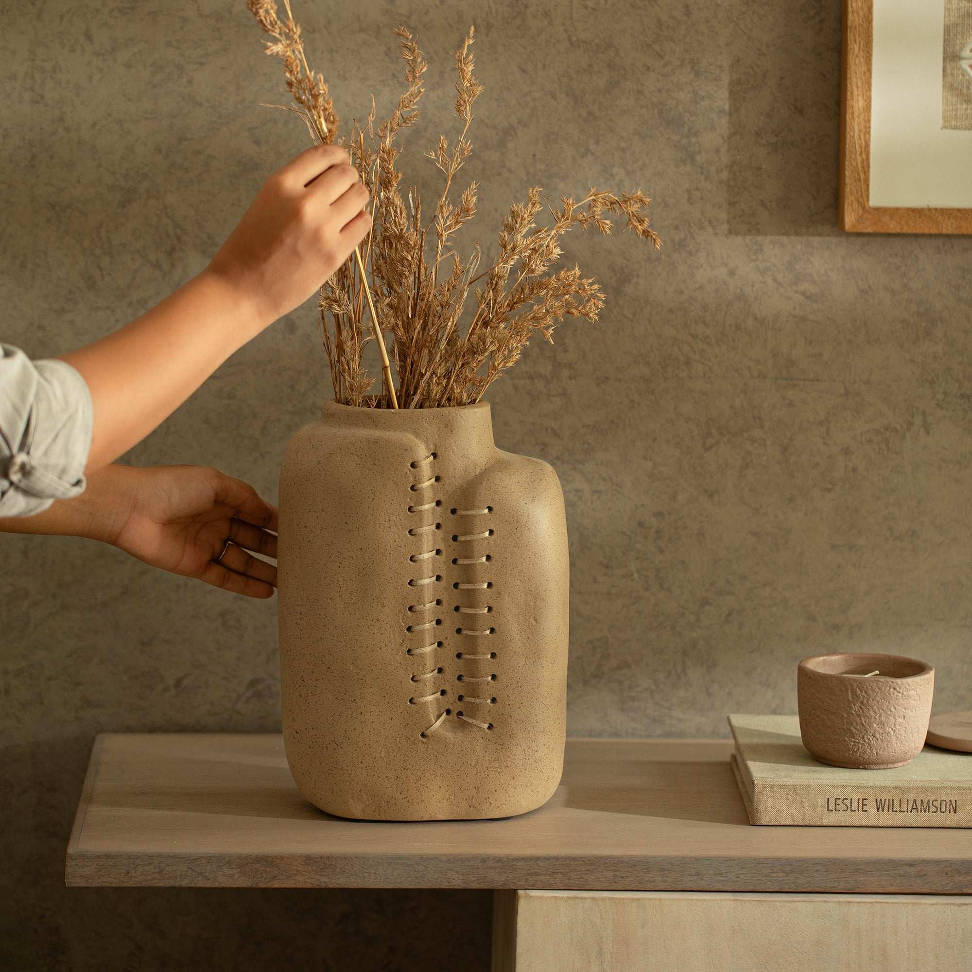 Niraan Handgemaakte Ecomix Riet Vaas | Duurzame Boho Moderne Woondecoratie | Milieuvriendelijk Bloemen Accentstuk
