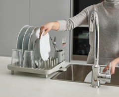 Compact dish drainer