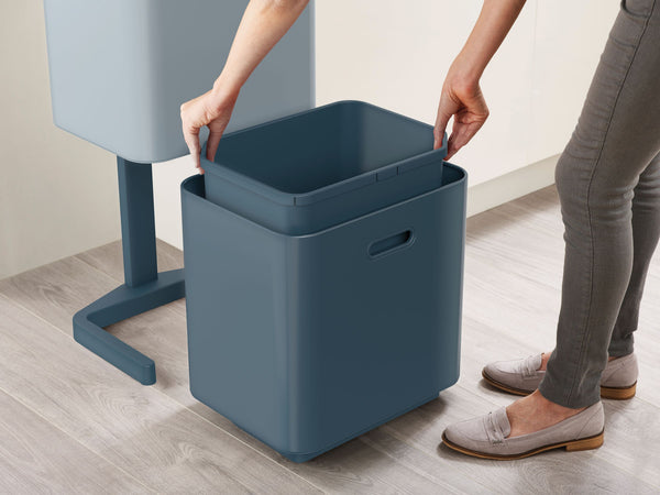 Totem Max 60-liter Trash Can Editions Sky