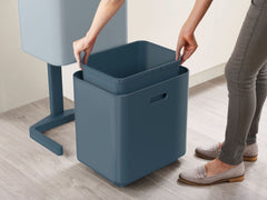 Totem Max 60-liter Trash Can Editions Sky