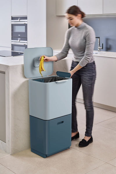 Totem Max 60-liter Trash Can Editions Sky