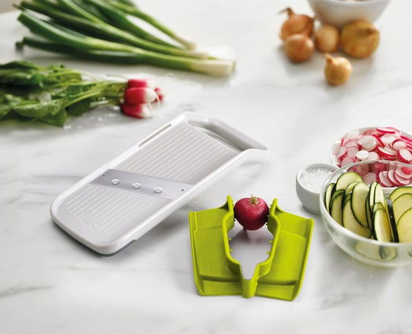 Mandoline with multi-hand protection