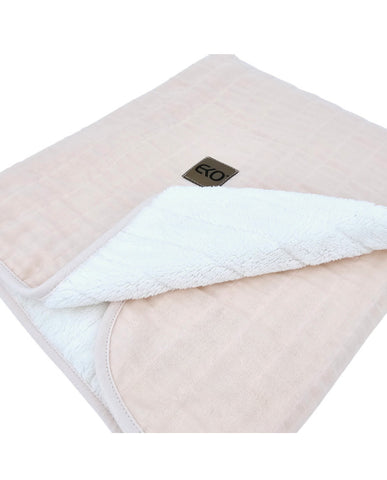 Couverture matelassée en mousseline fourrure ROSE POUDRE