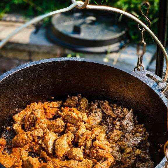 Dutch Oven Roasting Pan Cast Iron 8 Liters