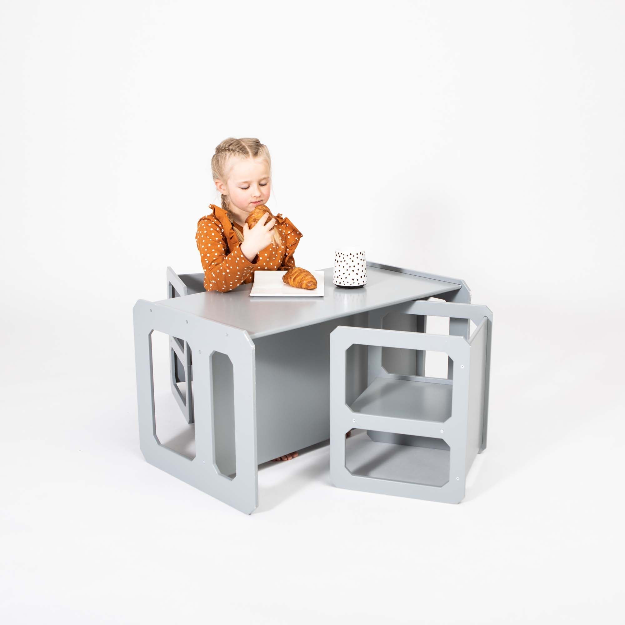 Montessori tafel om te spenen en set van 2 stoelen